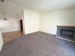 18246 Fairview Dr in Fontana, CA - Building Photo - Building Photo