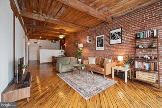 122 Chestnut St in Philadelphia, PA - Building Photo - Building Photo