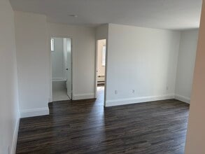1835 Bloor St in Mississauga, ON - Building Photo - Building Photo