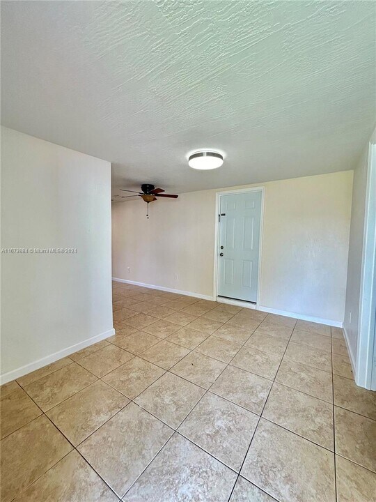 4221 SW 36th St-Unit -back in West Park, FL - Building Photo