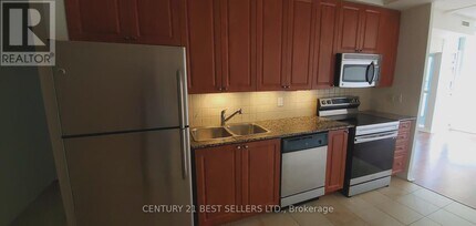 225-225 Webb Dr in Mississauga, ON - Building Photo - Building Photo