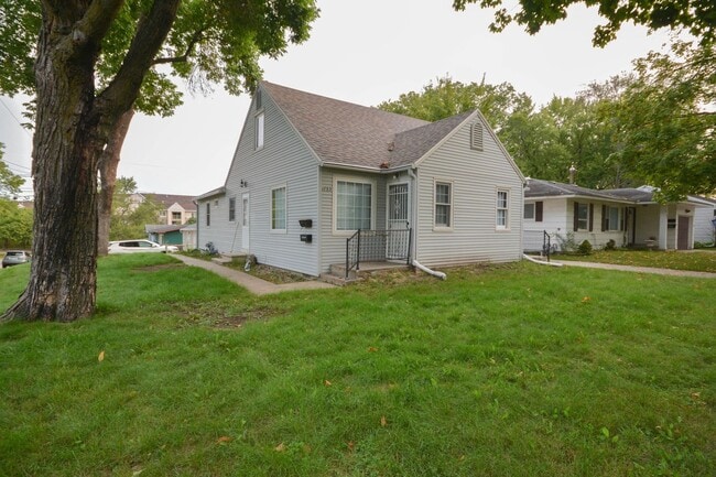 property at 1751-1753 1st St NW