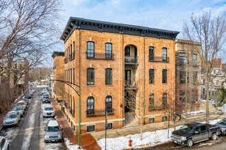 334-344 W Menomonee St in Chicago, IL - Building Photo - Building Photo