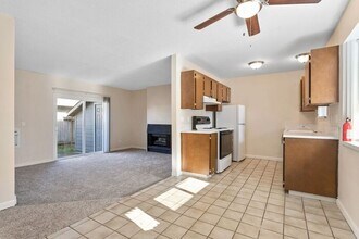 16528 NE Glisan St in Portland, OR - Building Photo - Building Photo