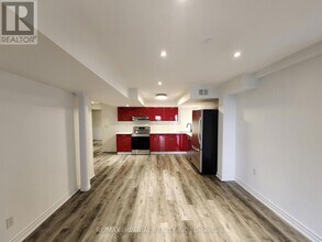 9 Caramel Crescent in Richmond Hill, ON - Building Photo - Building Photo