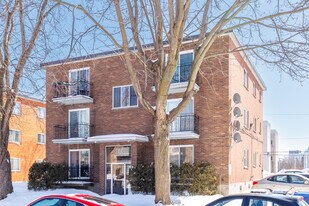396 Lulli Rue in Laval, QC - Building Photo