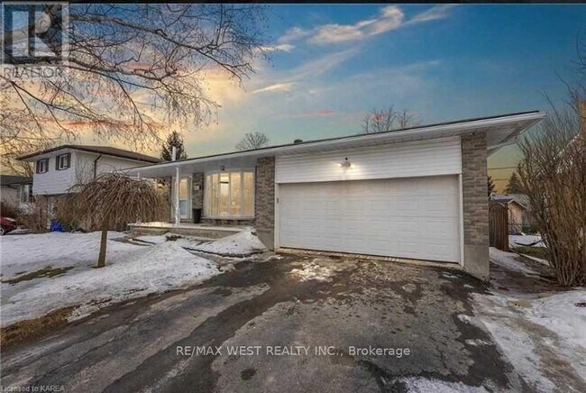 653 Fleet St in Kingston, ON - Building Photo - Building Photo