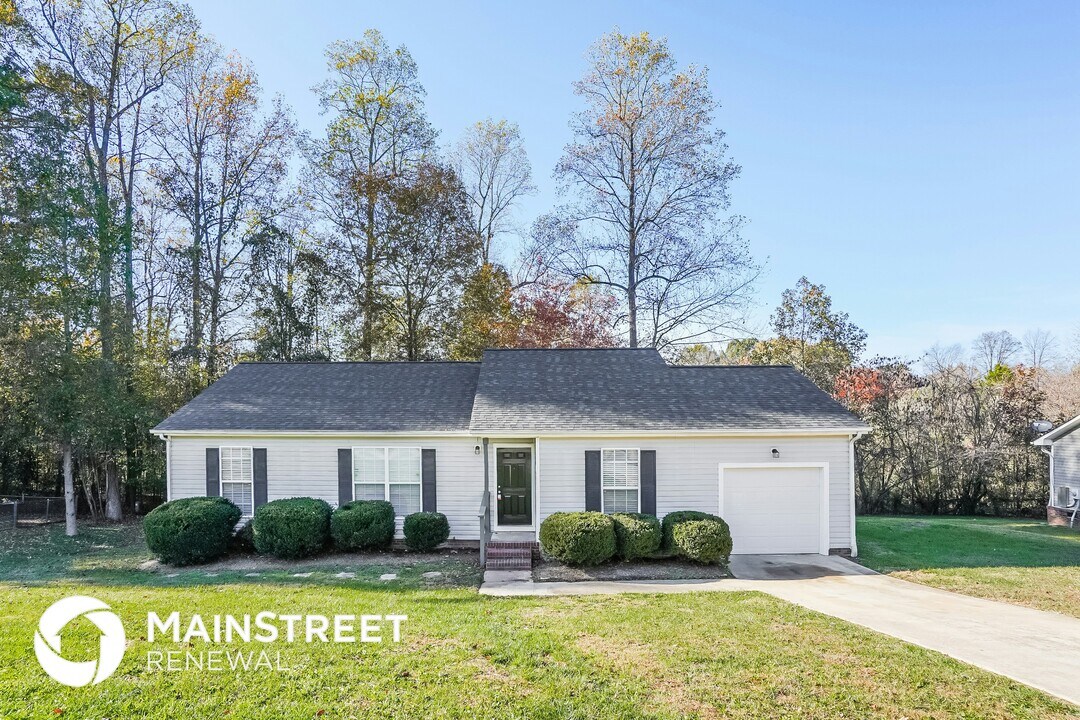 4105 Summitview Dr in Greensboro, NC - Building Photo