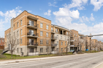 Marcel-Laurin Boul in St. Laurent, QC - Building Photo - Building Photo