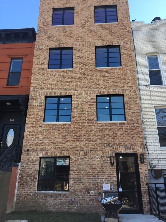 1066 Halsey St in Brooklyn, NY - Building Photo