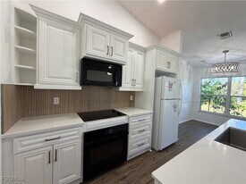 3010 71st St W in Lehigh Acres, FL - Building Photo