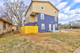 1402 S Main St in Stillwater, OK - Building Photo - Building Photo