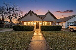 2009 Berwick Ave in Dallas, TX - Building Photo
