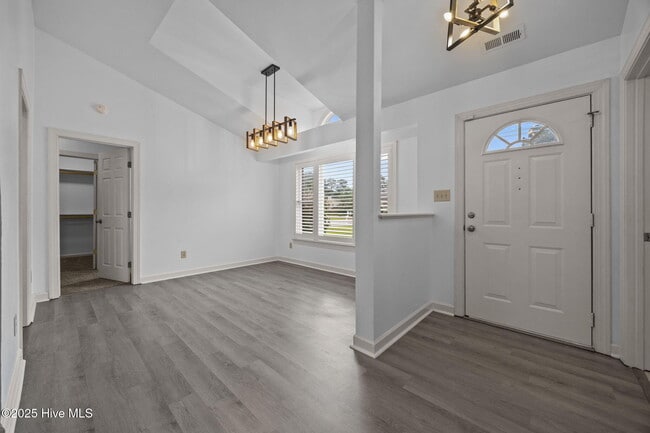 406 Hampshire Pl in Jacksonville, NC - Building Photo - Building Photo