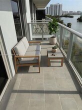 16385 Biscayne Blvd in Aventura, FL - Building Photo - Building Photo