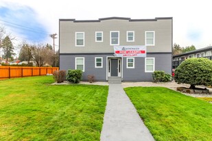 Centerly Located 1 Bed/Bath in Tacoma! in Tacoma, WA - Building Photo