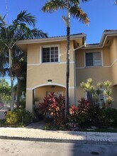 2098 NE 167th St in North Miami Beach, FL - Building Photo - Building Photo