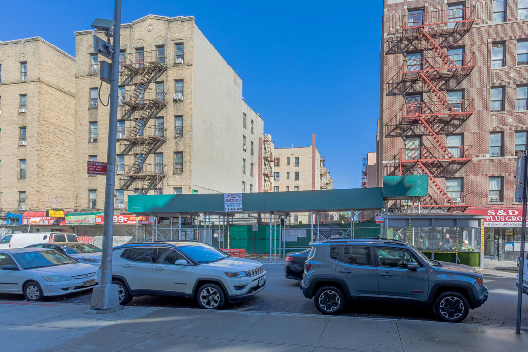 113 E 184th St in Bronx, NY - Building Photo