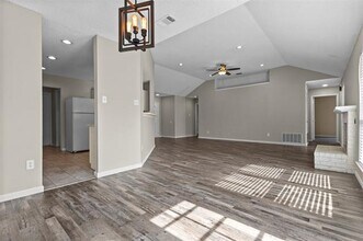 2847 Red Oak Dr in Grand Prairie, TX - Building Photo - Building Photo