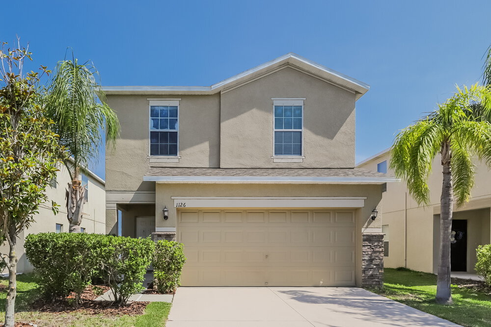 1126 Seminole Sky Dr in Ruskin, FL - Building Photo