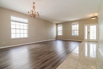 10445 Meadow Spring Dr in Tampa, FL - Building Photo - Building Photo