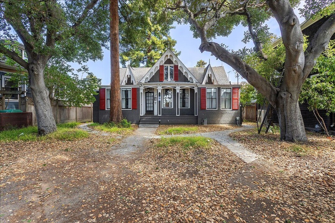 1238 Versailles Ave in Alameda, CA - Building Photo