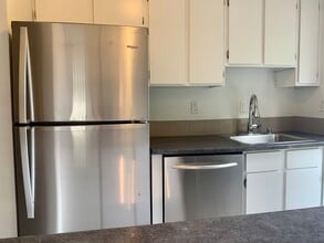 12626 Ne 118th St, Apt 3 in Kirkland, WA - Building Photo - Building Photo