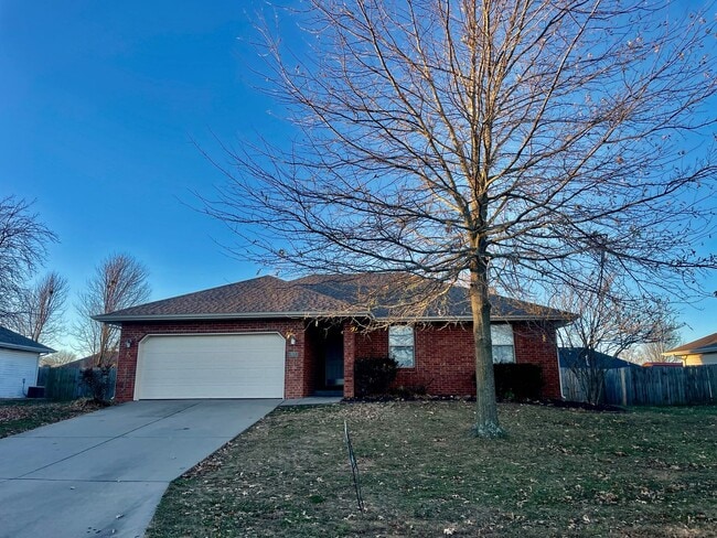 property at 802 E Waterford Blvd