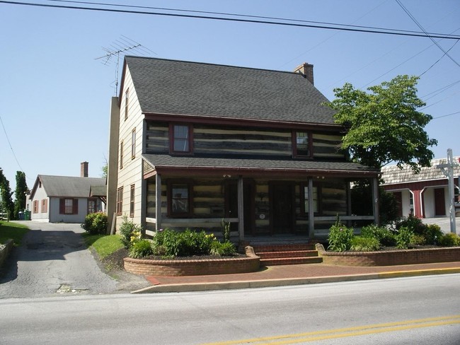 148 E Main St in Strasburg, PA - Building Photo - Building Photo