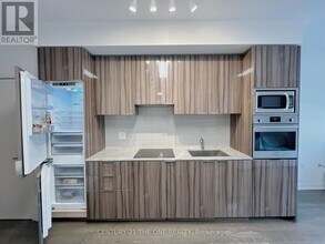 11-511 Wellesley St W in Toronto, ON - Building Photo - Building Photo