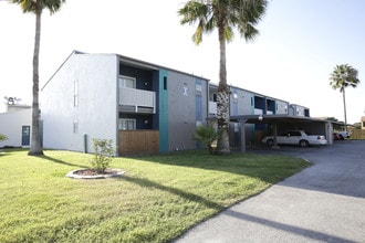 Bay Bluff Apartments in Corpus Christi, TX - Foto de edificio - Building Photo