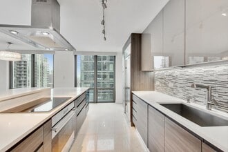 2 E Erie St in Chicago, IL - Building Photo - Building Photo