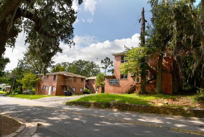 2113 Owens St in Tallahassee, FL - Foto de edificio - Primary Photo