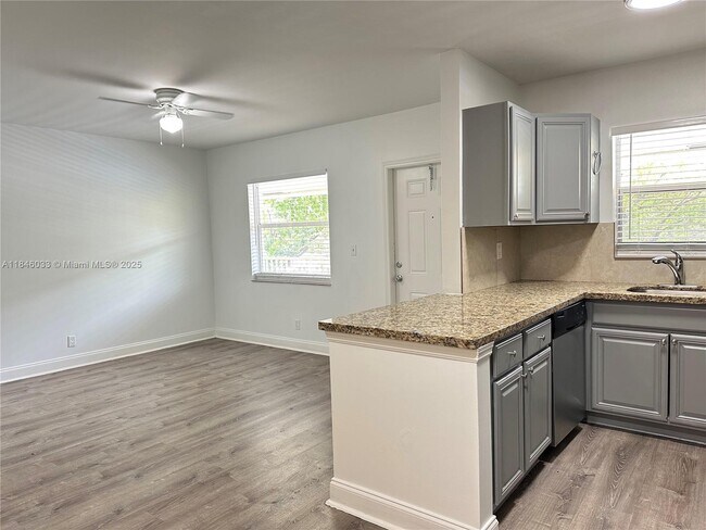 2640 NE 8th Ave in Wilton Manors, FL - Building Photo - Building Photo