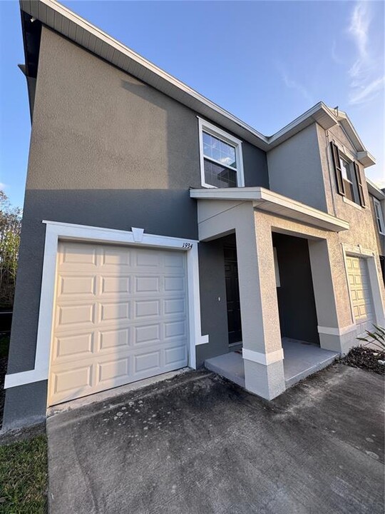 1934 Hovenweep Rd in Wesley Chapel, FL - Foto de edificio