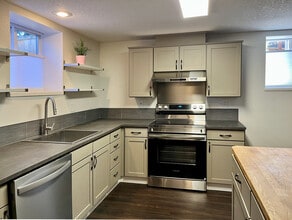 4415 SE Hawthorne Blvd in Portland, OR - Foto de edificio - Building Photo