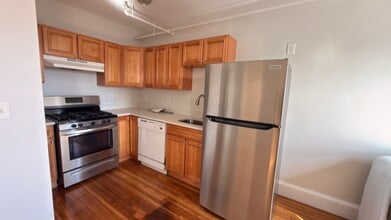 1619 Commonwealth Ave, Unit 11 in Boston, MA - Building Photo - Building Photo