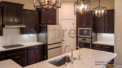 1000 Lancaster Dr in McKinney, TX - Foto de edificio - Building Photo