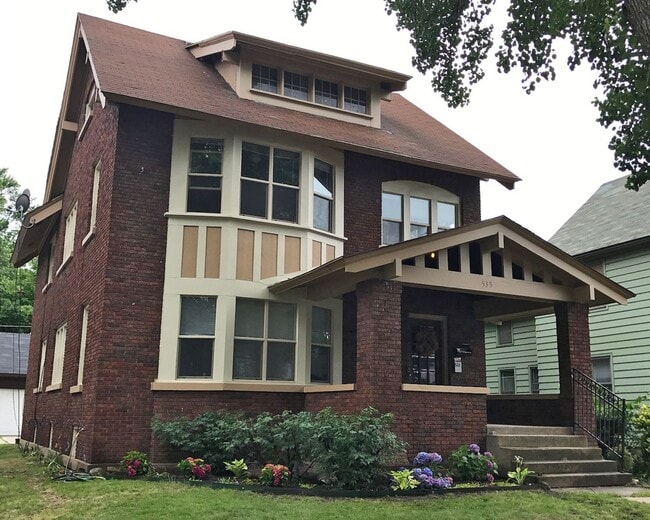 property at 533 Livingston Ave NE