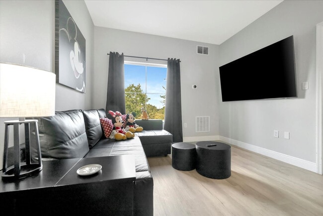 8303 Palm Pkwy in Orlando, FL - Building Photo - Building Photo