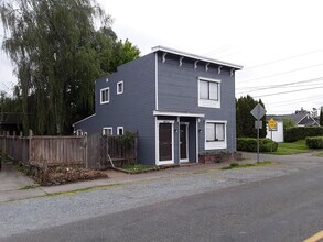 802 9th St SW in Puyallup, WA - Building Photo - Building Photo