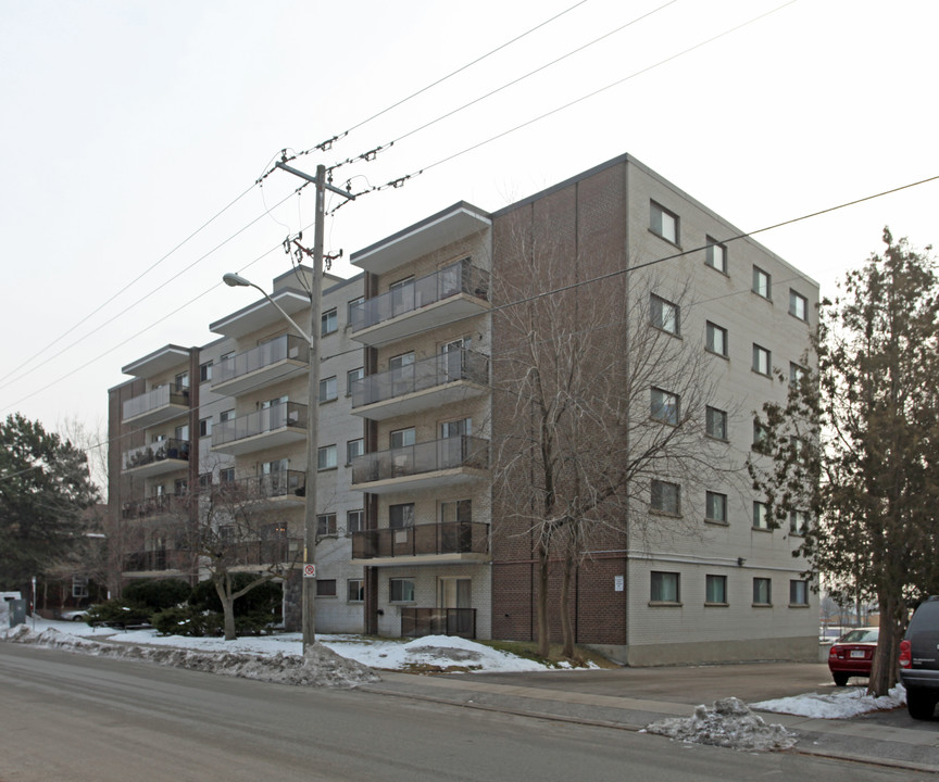 Wynbrook Apartments in Oshawa, ON - Building Photo