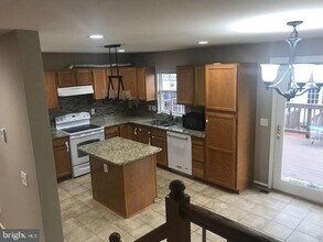 42886 Nashua St in Ashburn, VA - Building Photo - Building Photo