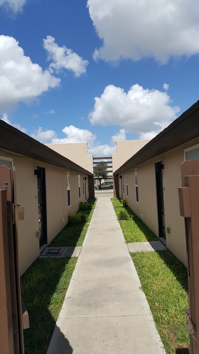 1212 White Oak Drive, Unit 2
