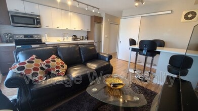 1550-1550 Dickson Ave in Kelowna, BC - Building Photo - Building Photo