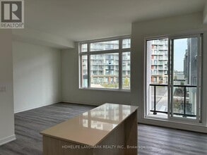 8 David Eyer Rd in Richmond Hill, ON - Building Photo - Building Photo