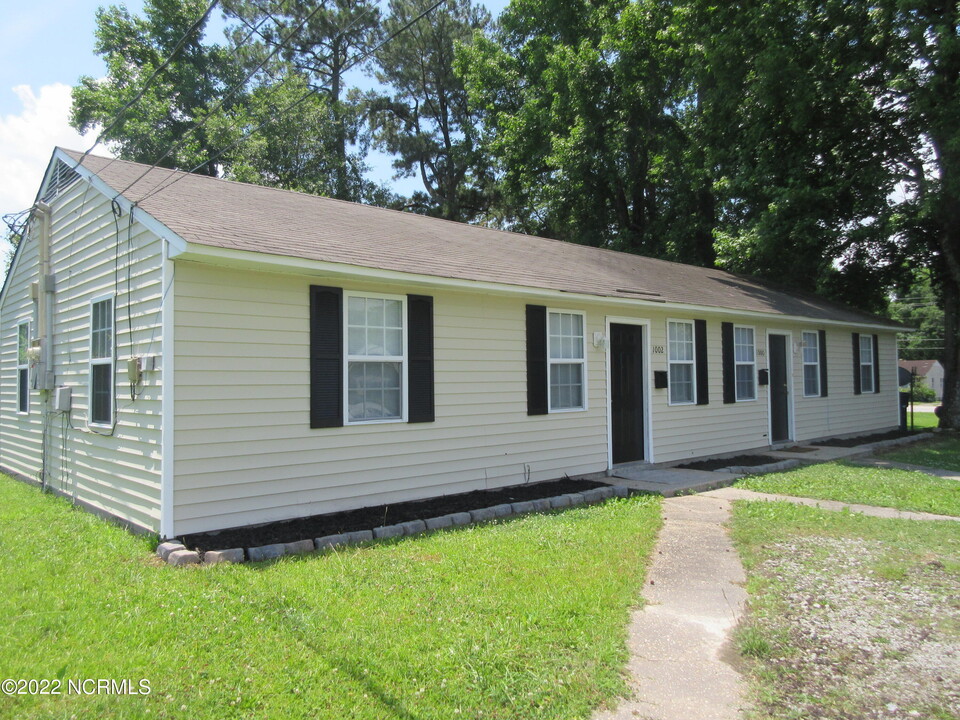 1000 Davis St in Jacksonville, NC - Building Photo