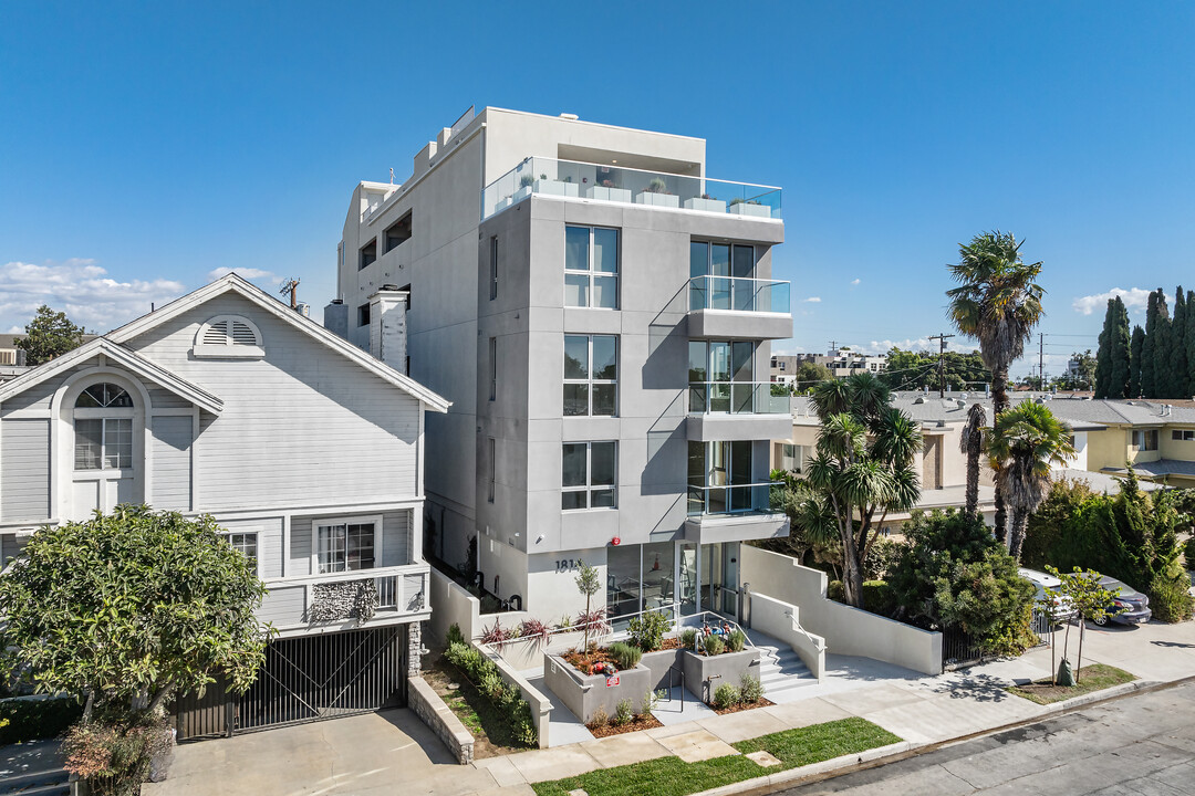 Federal Apartments in Los Angeles, CA - Building Photo