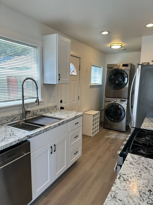 3570 S Gunnison St in Tacoma, WA - Building Photo - Building Photo