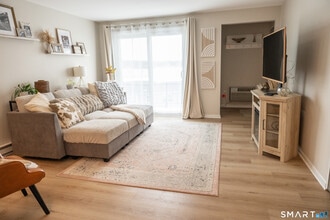 85 N Main St in East Hampton, CT - Building Photo - Building Photo